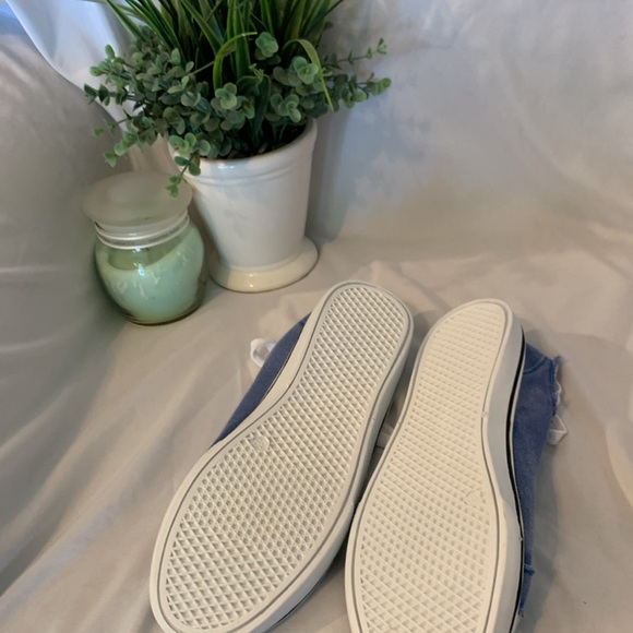 Cute lightweight shoes, blue Jean material brand new never wore size 8 - Picture 3 of 4